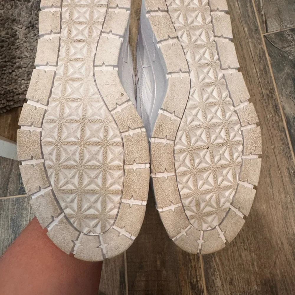 Puma Women's White Sneakers - Picture 3 of 4